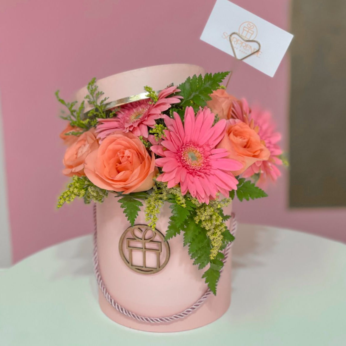 Gerberas + Rosas Bloom Box