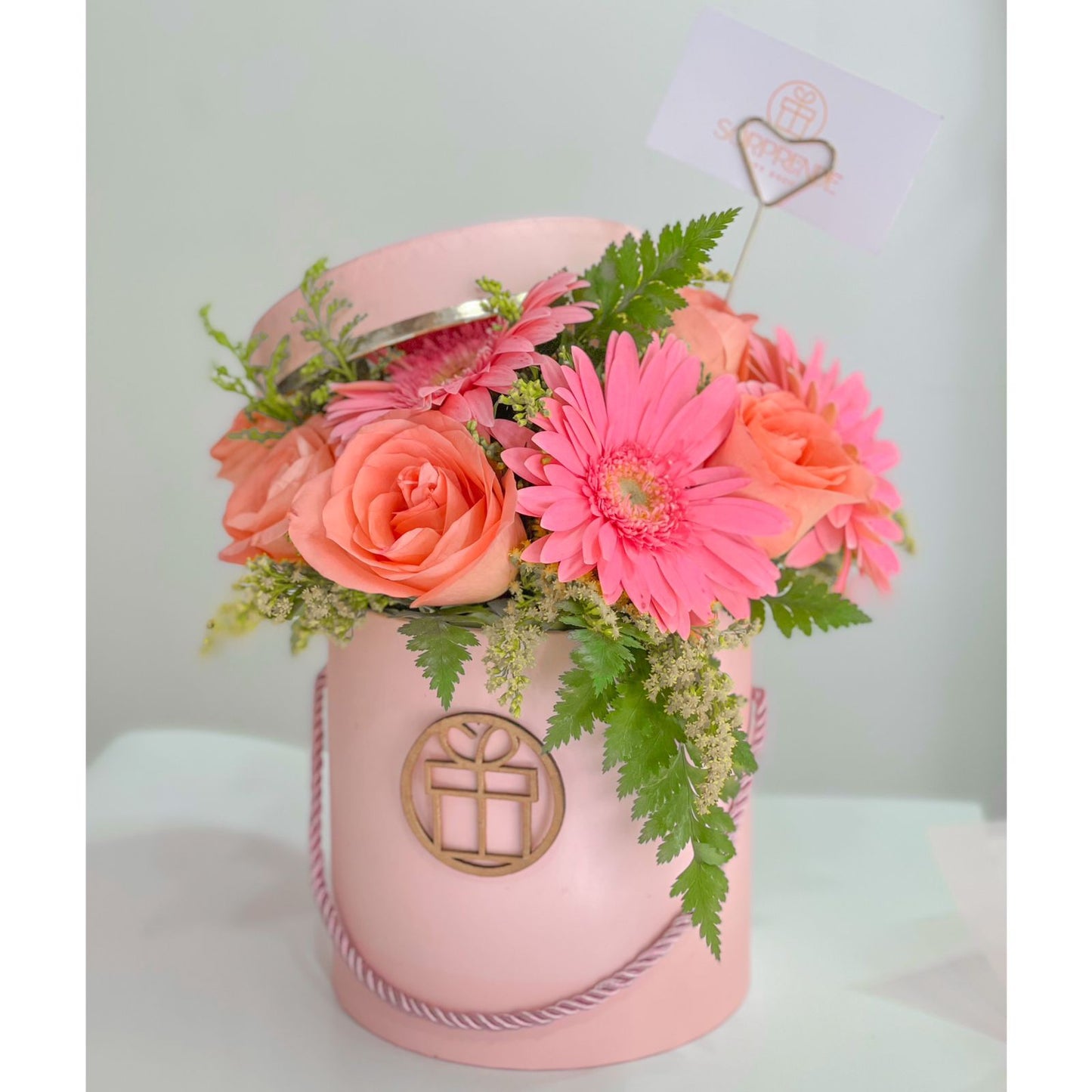 Gerberas + Rosas Bloom Box
